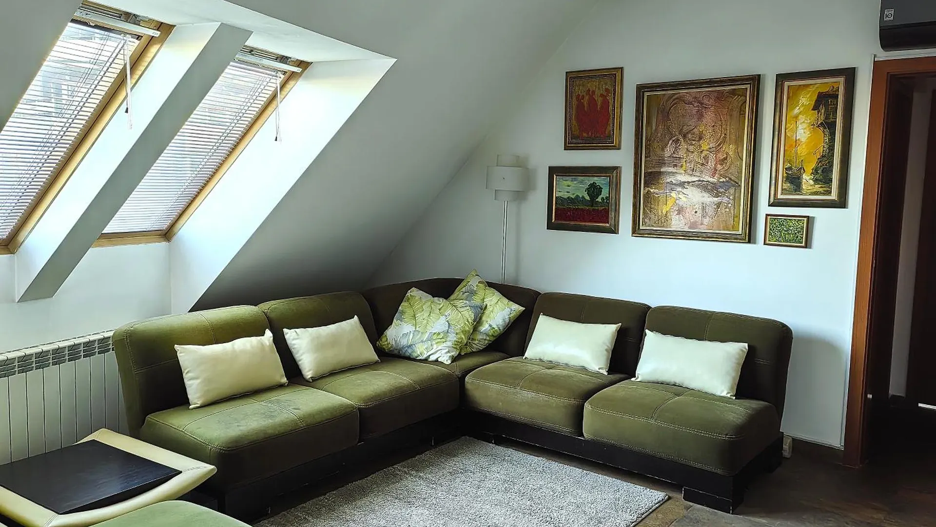Hristy'S 2 Bedroom Spacious Apartment Plus Garage!!! Szófia